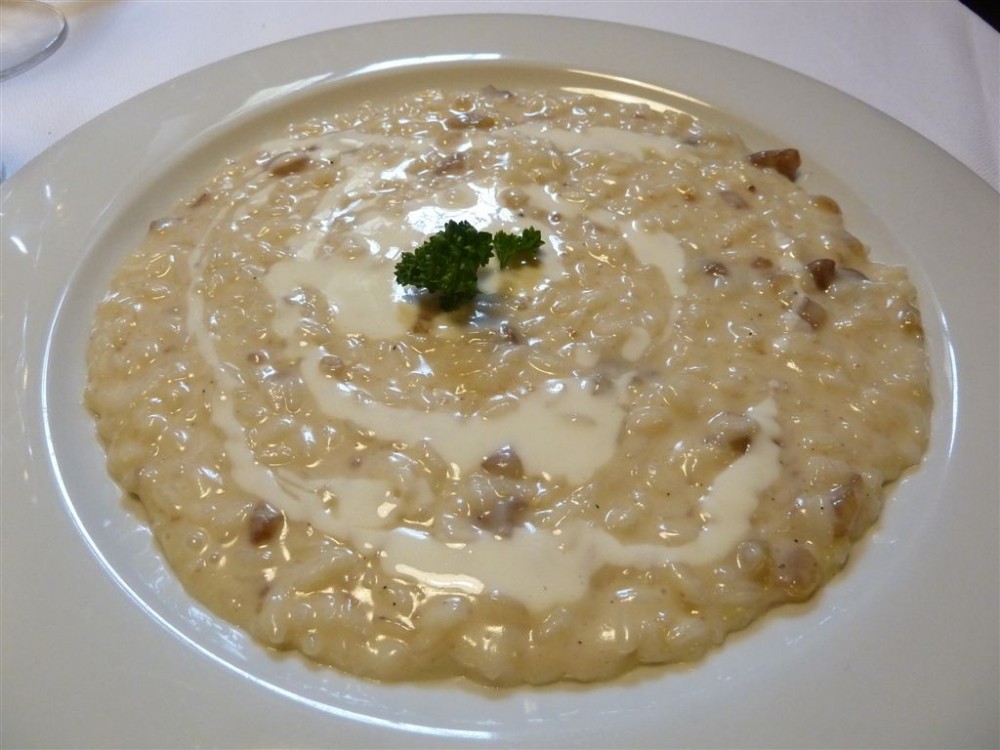 Opera, fonduta di formaggi delle valli bergamasche e castagne